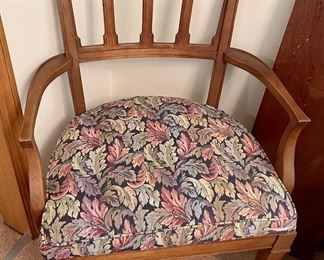 Dining chairs go with the table. 