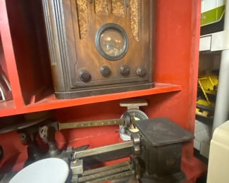 Vintage RCA Globetrotter Radio