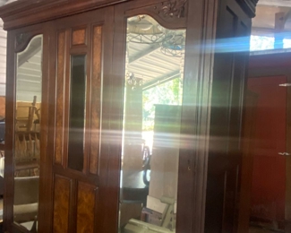 Beautiful Mirrored Door Wardrobe