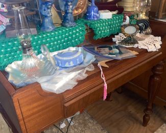 Beautiful Vintage Wurlitzer Desk