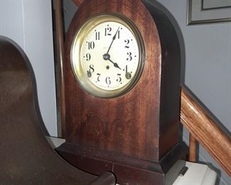 Antique Mantle Clock
