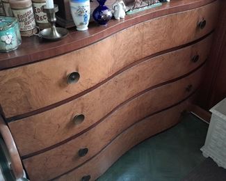 Dresser
