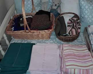 Baskets & Linen
