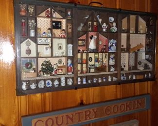 BEAUTIFUL Handmade Printing Block Tray Display W/ Mini Trinkets & Figurines
