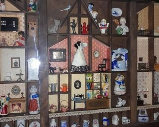 BEAUTIFUL Handmade Printing Block Tray Display W/ Mini Trinkets & Figurines
