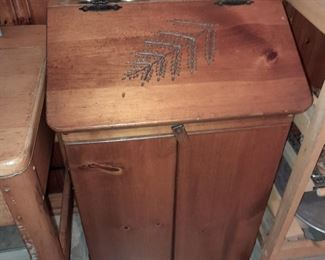 Wooden Life-Up Hamper
