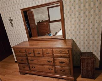 9 drawer dresser with mirror
