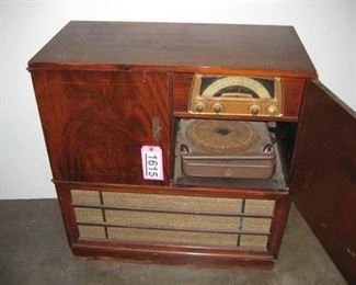 vintage cabinet with radio/phonograph 