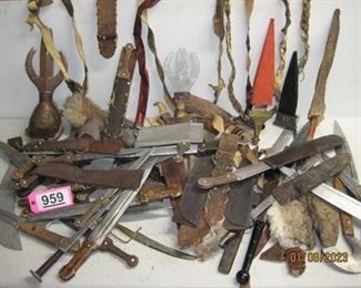 Lot - 959
lot- assorted prop knives
SKU# : 477424