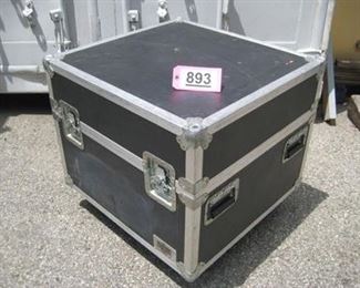 Lot - 893
Calzone Case Co. roadie case (26.5" x 27" x 25.5")
SKU# : 477358