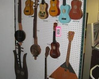 Lot - 850
lot - assorted stringed instruments
SKU# : 477315
