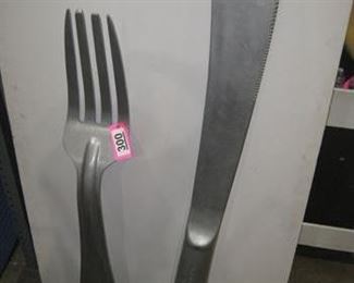 Lot - 300
oversized novelty fork (67" H) and knife (79" H)
SKU# : 476765