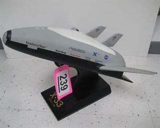 Lot - 239
1/50th X-33 executive model
SKU# : 476704
