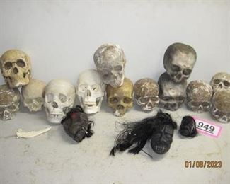 Lot - 949
lot - assorted human skulls, 3 rubber dolls
SKU# : 477414