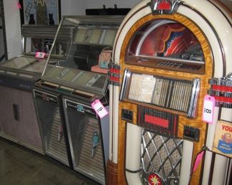 
Lot - 8
Rock-Ola jukebox, model: CD-8, serial: 560732 (31" x 26" x 61")
SKU# : 476473