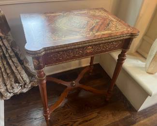 Gorgeous game table 26" x 36" in open position x 30"H 