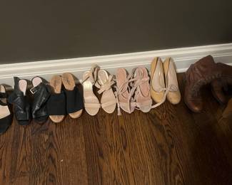 Women's shoes size 8.....