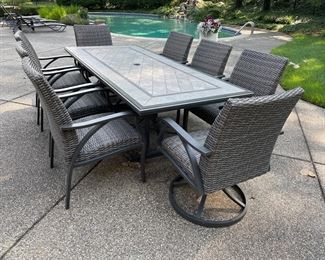 Patio table with 8 chairs (2 armed rocking chairs, 6 armchairs ) - excellent condition