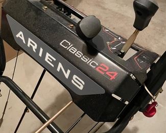 Ariens snowblower - 24 classic - excellent condition 