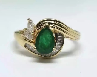 14k emerald diamond ring Size 7
