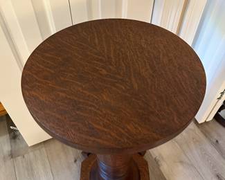 BUY IT NOW: $70 Antique Round Pedestal Table