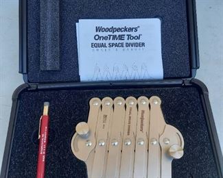 Woodpeckers equal space divider