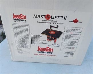 Mast-R-Lift router table insert
