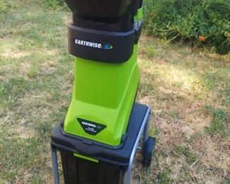 Earthwise chipper/shredder