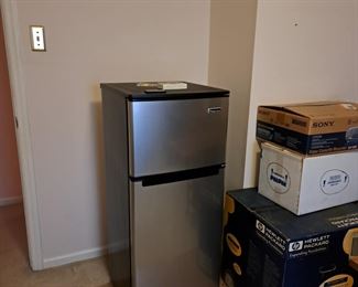 1 New Mini freezer fridge