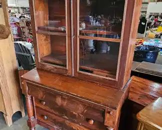 HUTCH / CHINA CABINET