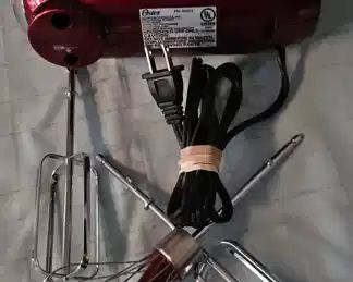 HAND MIXER