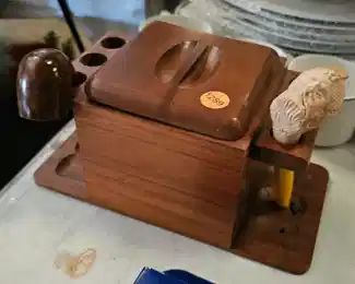 WOOD CIGAR HUMIDOR/ STAND