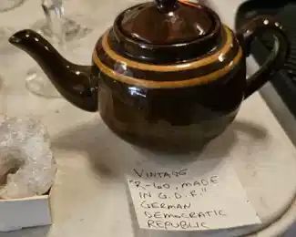 VINTAGE GERMAN DEMOCRATIC REPUBLIC TEAPOT