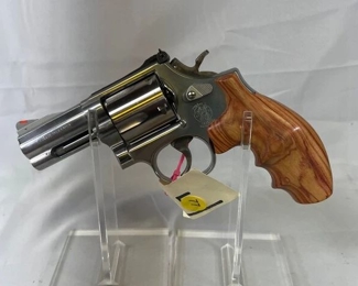 SMITH AND WESSON REVOLVER