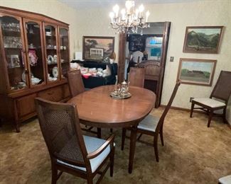 Mid Century dining room set - table has 2 leaves, 6 chairs