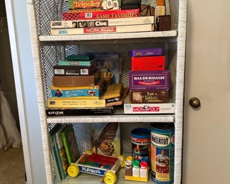 Etagere with games new and old