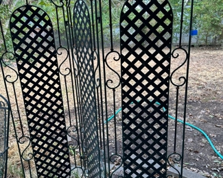 Super heavy cast metal trellis screen