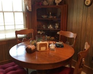 vintage round oak table with 4 matching chairs