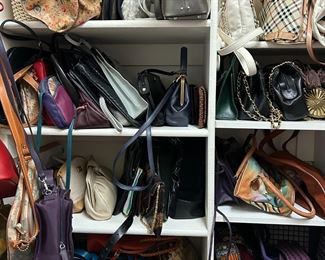 So many handbags, so little time!