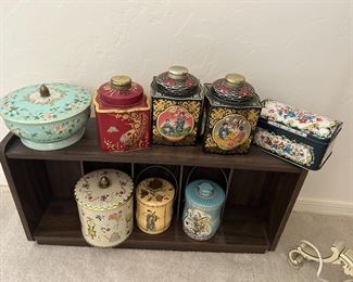 Small tins for tea or trinkets.