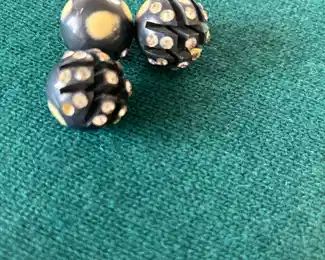 Early Bakelite jems, oops, buttons.