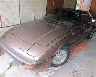 1985 Mazda RX-7 car (needs repair) (Bid Item)