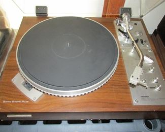 Pioneer PL-570 turntable