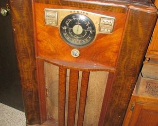 Vintage tube radio