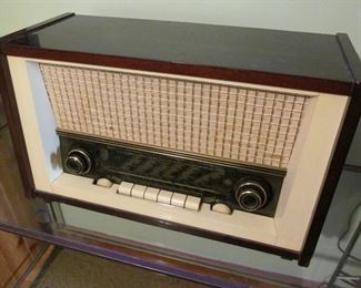 Vintage Emud tube radio