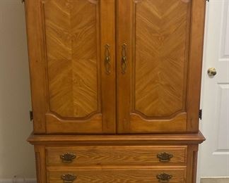 "Deodar Plantation Delights" in Aiken, SC. Closing Wed 8/16 at 8pm. Pickup is Sat 8/18 from 2-6pm. Please click here to view more photos, descriptions, and current bids:&nbsp;https://ctbids.com/estate-sale/23553