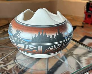 Hand Painted Navajo Pottery Native American Pot Signed	5 x 7in diameter	
