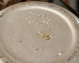 Hand Painted Navajo Pottery Native American Pot Signed	5 x 7in diameter	
