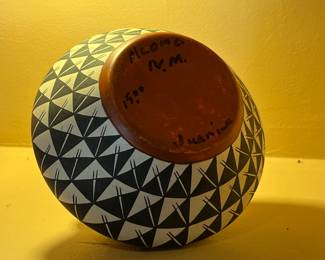 Mellony Mvd Studio Pottery Lizard	14 inches long	
