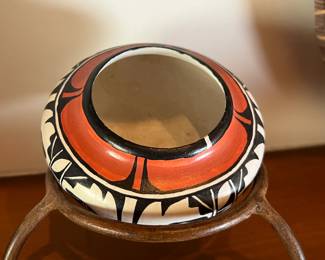 Alvin Crispin Santo Domingo Pueblo Pottery	2 inches high	
